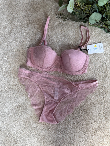 Padded Lace Set