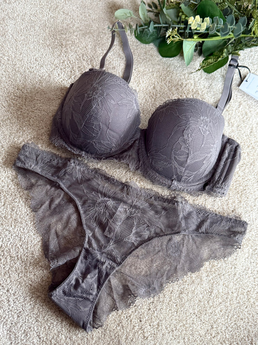 Padded Lace Set