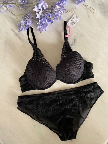 Padded Lace Set