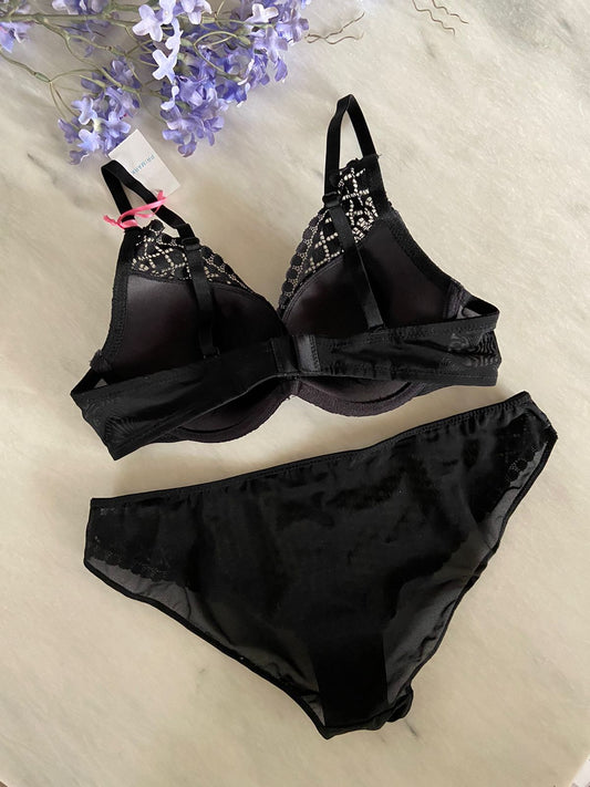 Padded Lace Set